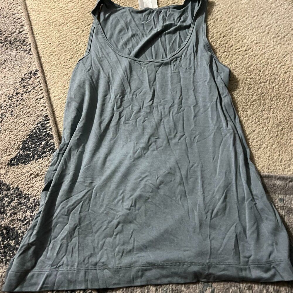 Wynee layers small top
